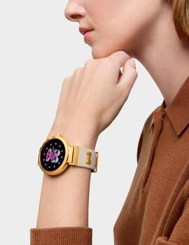 Reloj Tous smartwatch correa beige y motivos de acero dorado